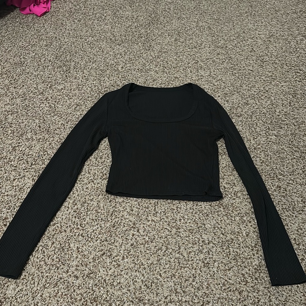 Black Polyester crop top
SHEIN 
Size Medium